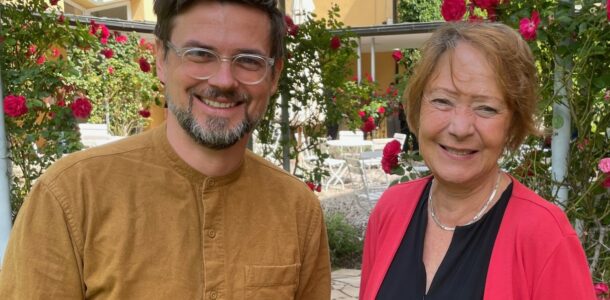 Studienleiter und stellvertretender Akademiedirektor Dr. Hendrik Meyer-Magister und Barbara Kittelberger, Pfarrerin im Ruhestand, ehrenamtliche Seelsorgerin auf einer Demenzstation sowie Vorsitzende des Münchner Freundeskreises der Evangelischen Akademie Tutzing. Foto: dgr / eat archiv