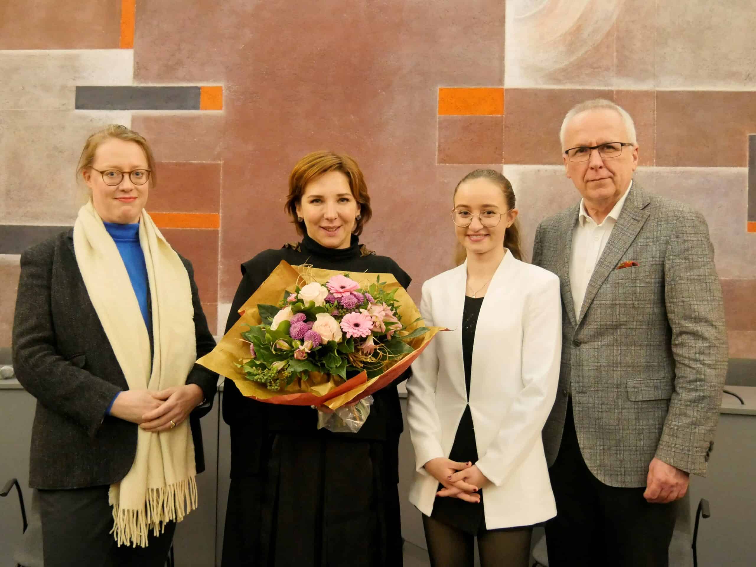 Marie Schmidt, Katerina Gordeeva, Elisa Krug und Udo Hahn